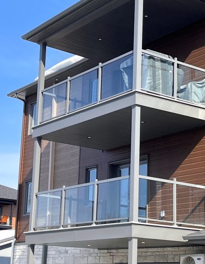 Réalisation de balcon aluminium et rampe de verre, conception et installation Aluminium Émile Forest